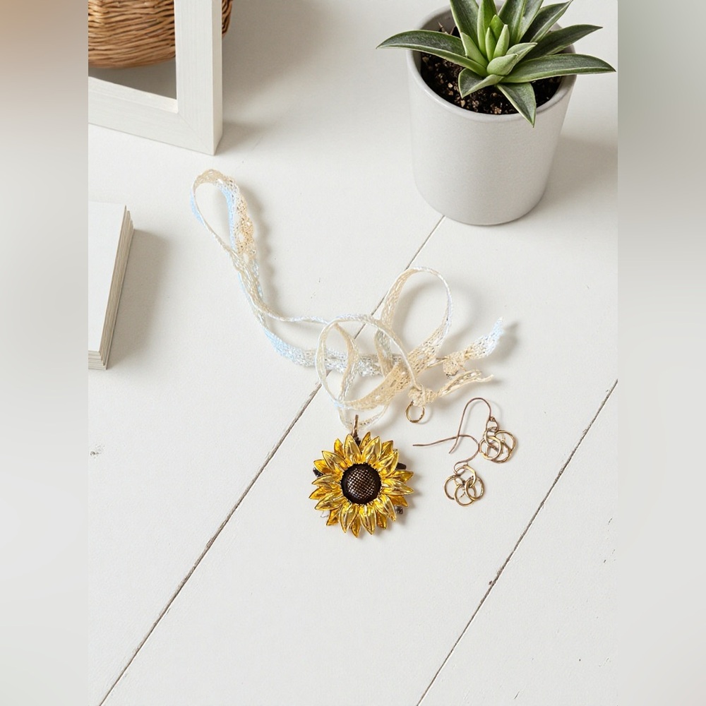 Sunflower Pendant Knit Ribbon Necklace and Earrings Set - Picture 3 of 17